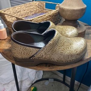 Dansko 40 clog